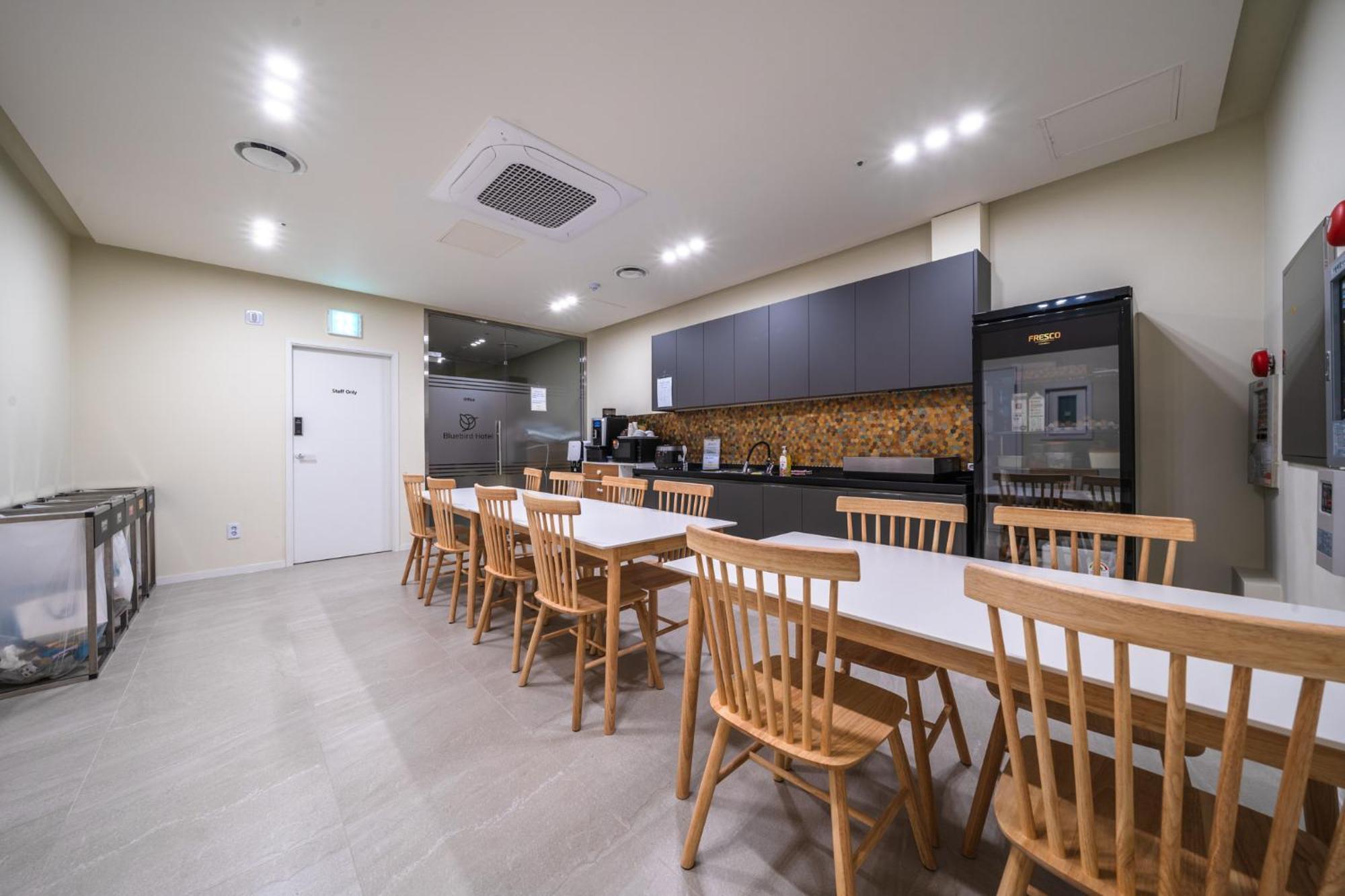 Bluebird Hotel Инчон Екстериор снимка