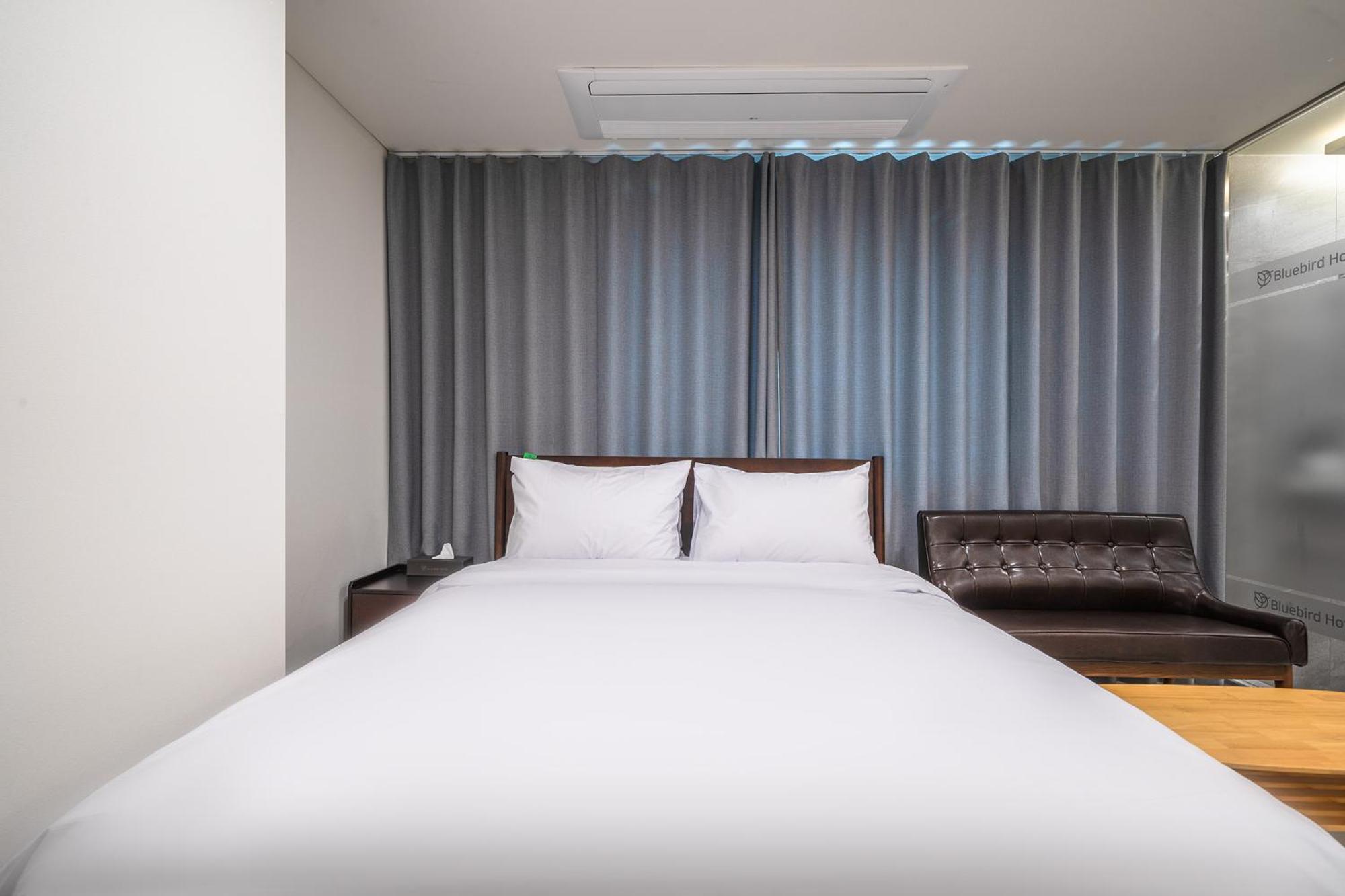 Bluebird Hotel Инчон Екстериор снимка