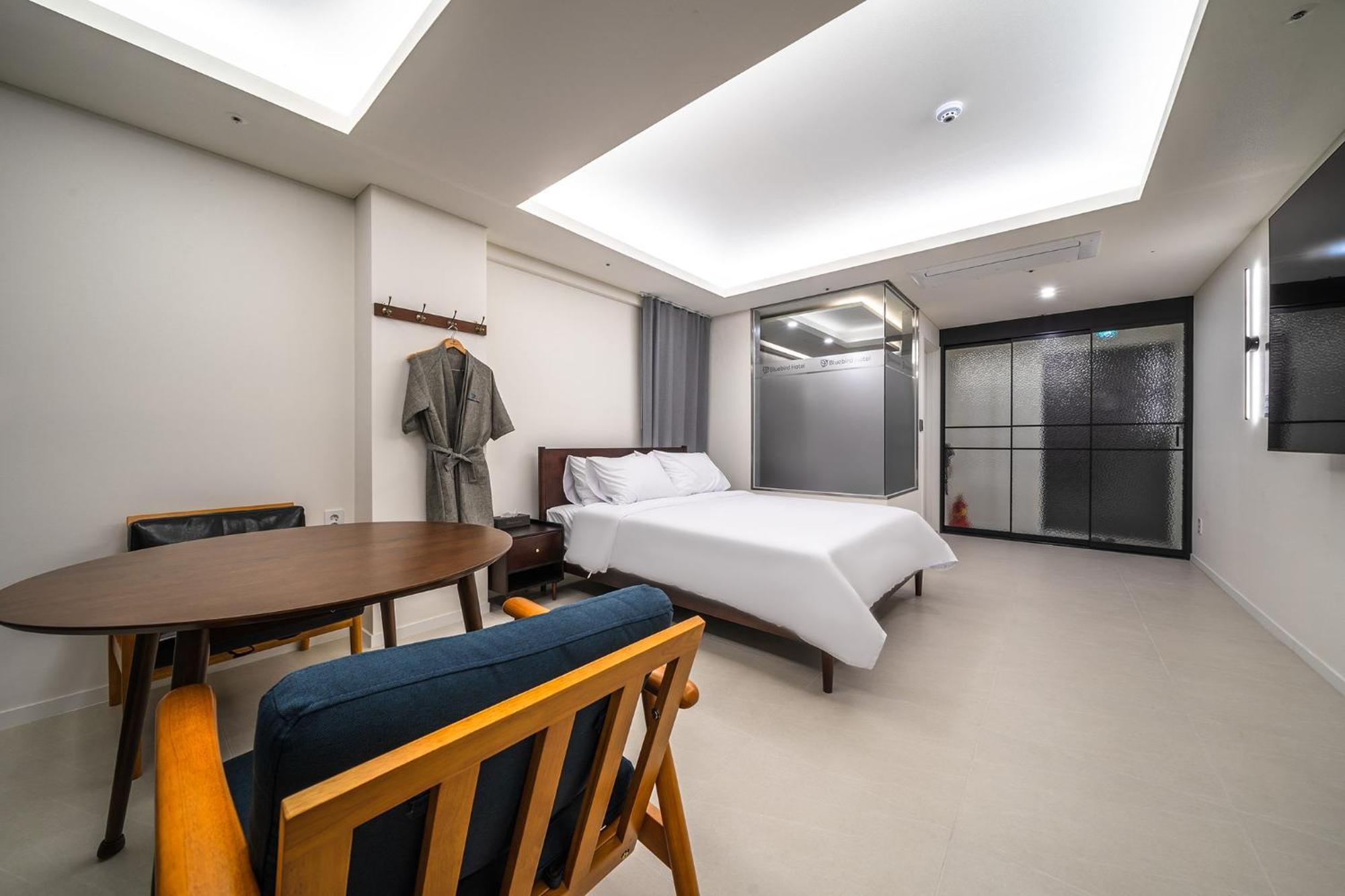 Bluebird Hotel Инчон Екстериор снимка