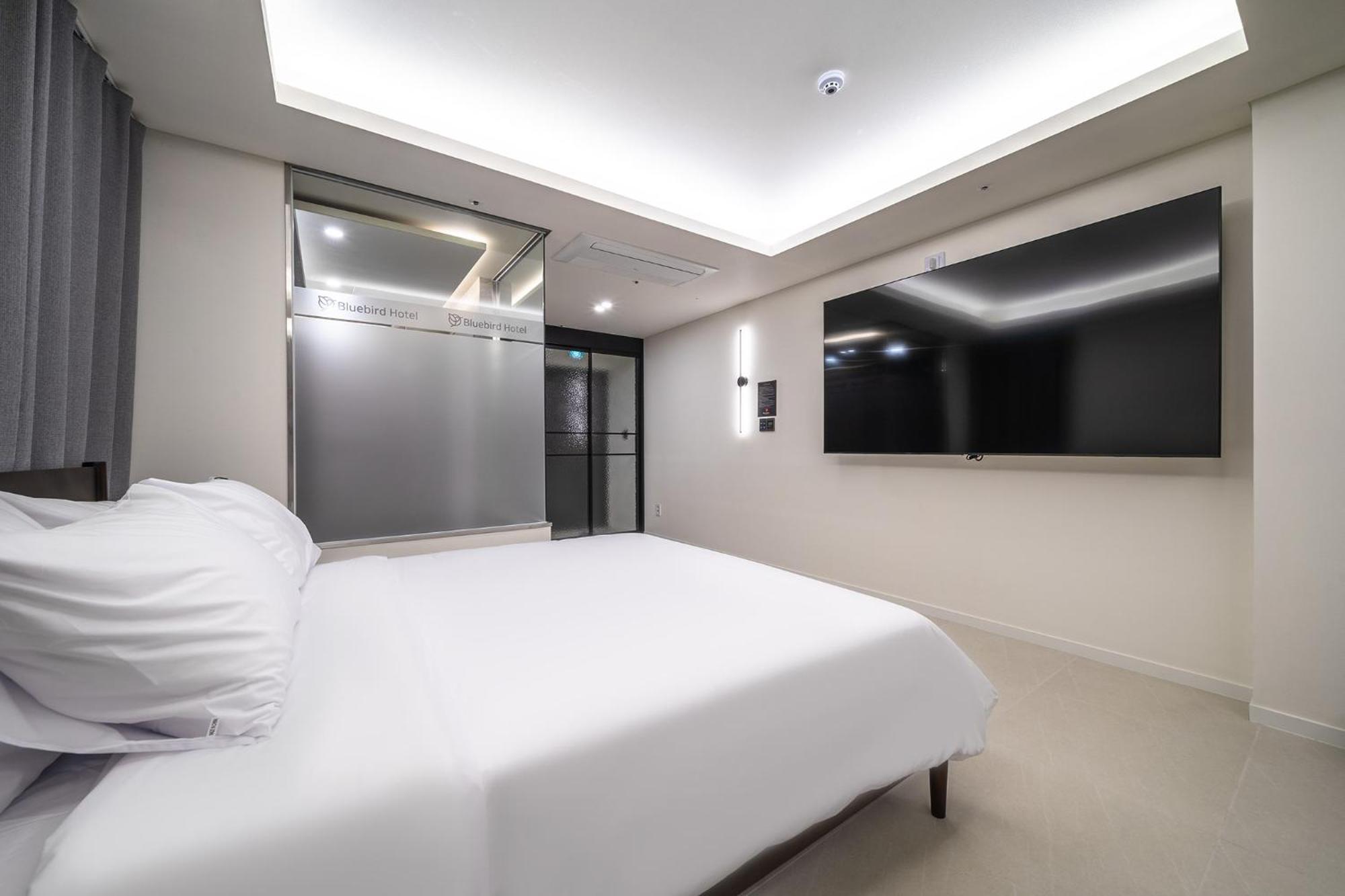 Bluebird Hotel Инчон Екстериор снимка