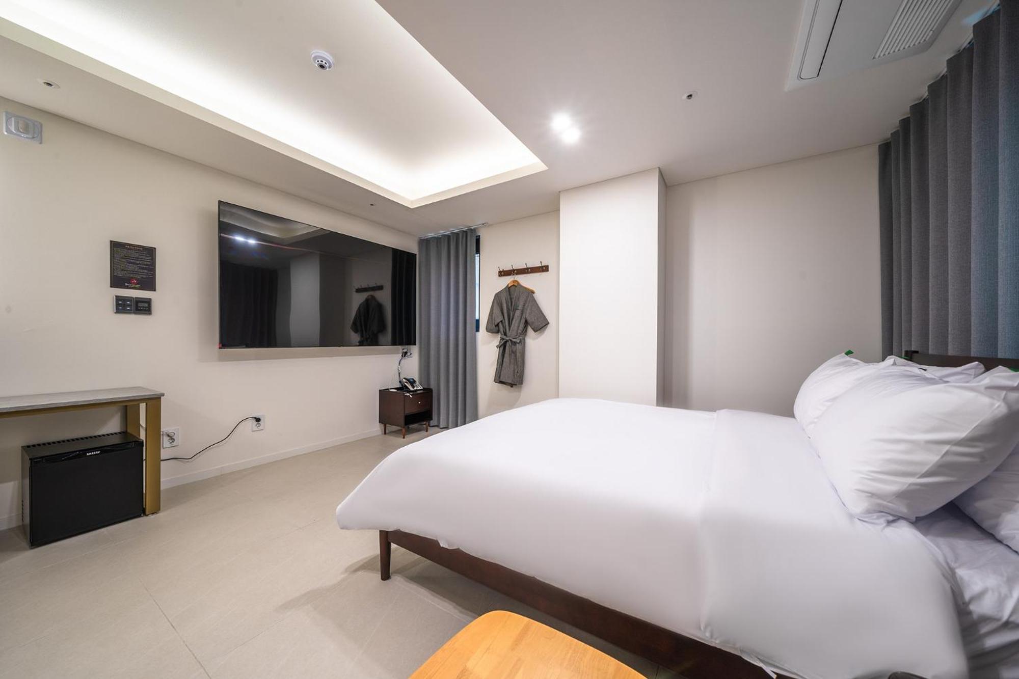 Bluebird Hotel Инчон Екстериор снимка
