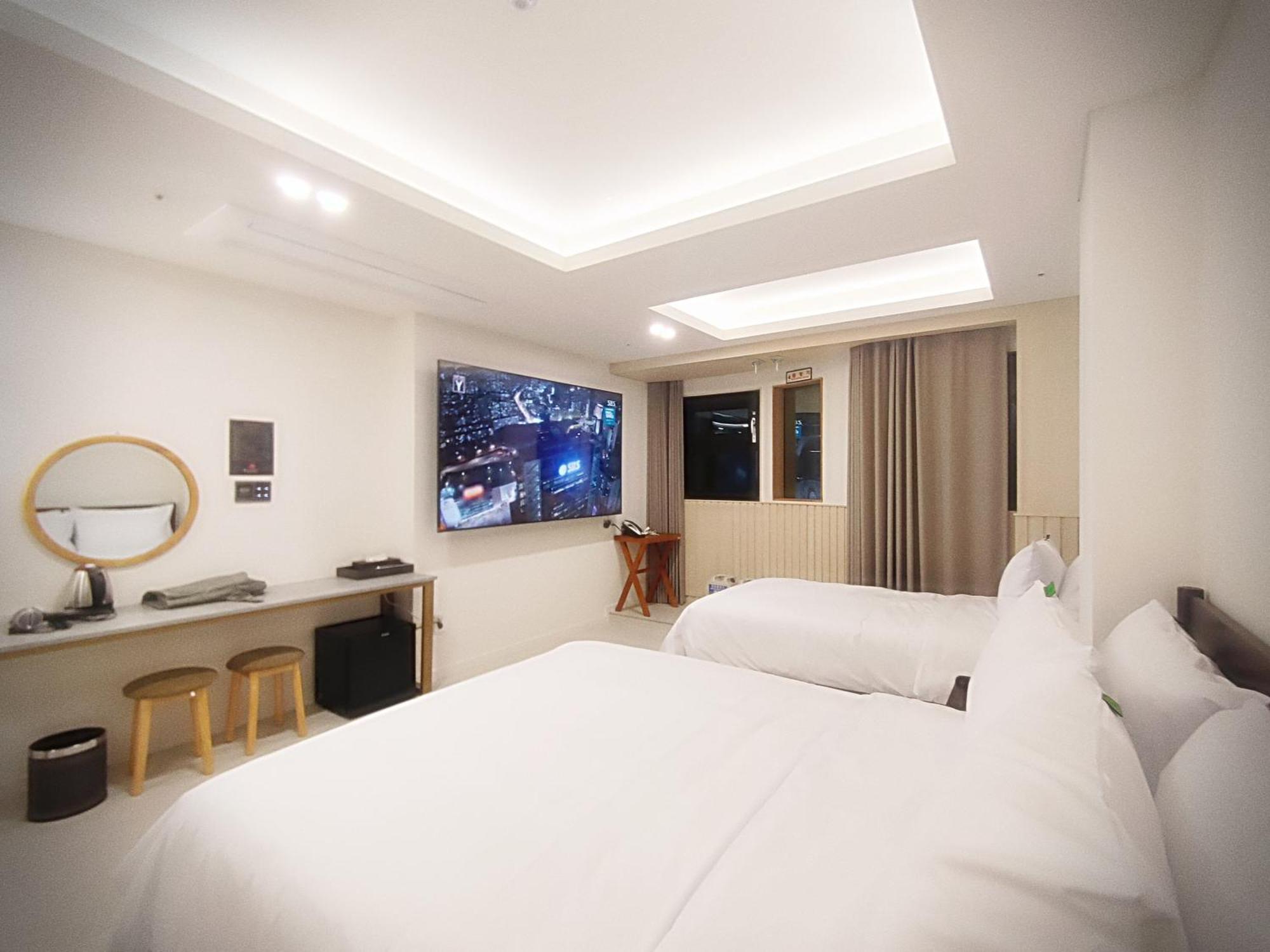 Bluebird Hotel Инчон Екстериор снимка