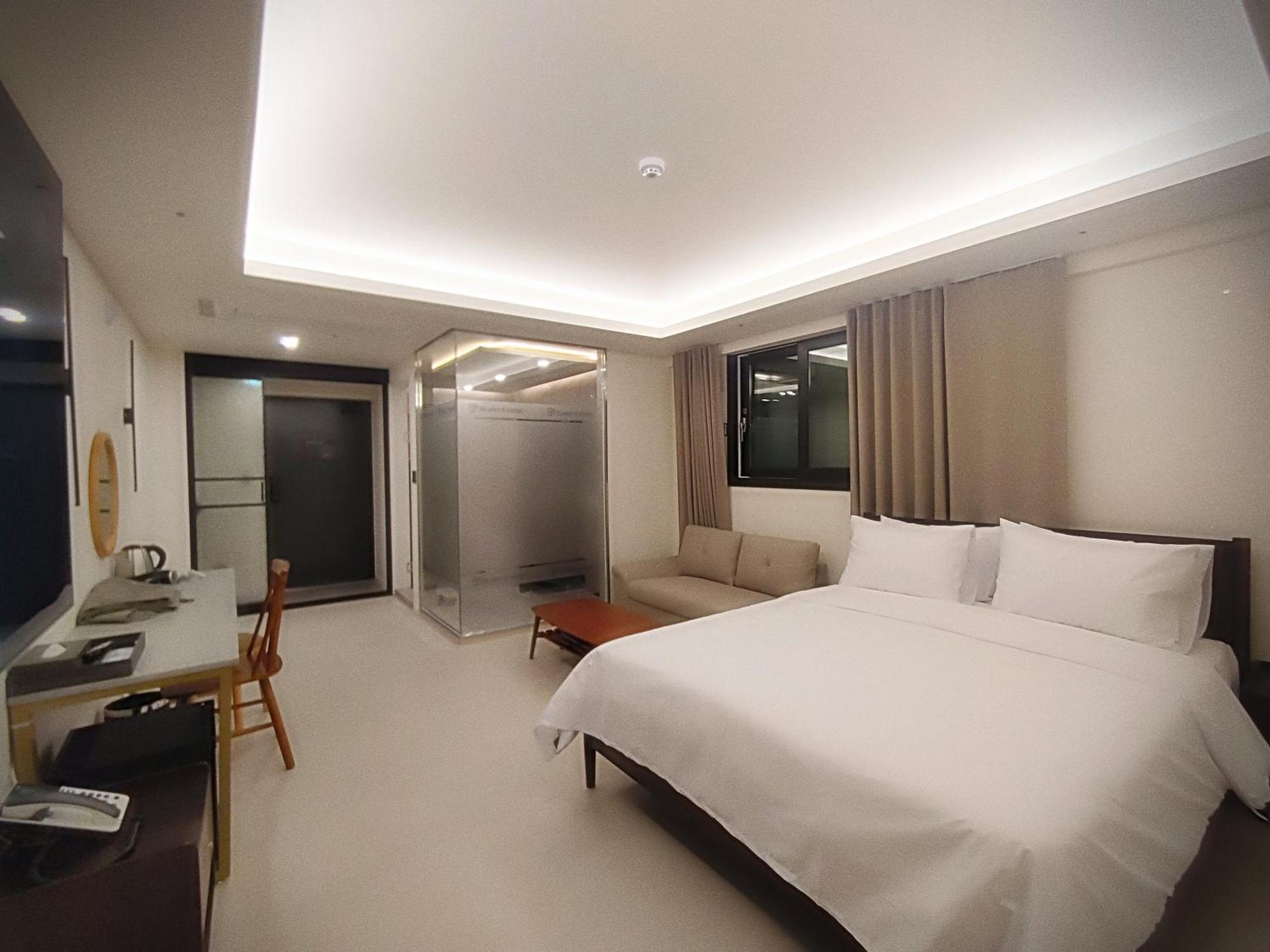Bluebird Hotel Инчон Екстериор снимка