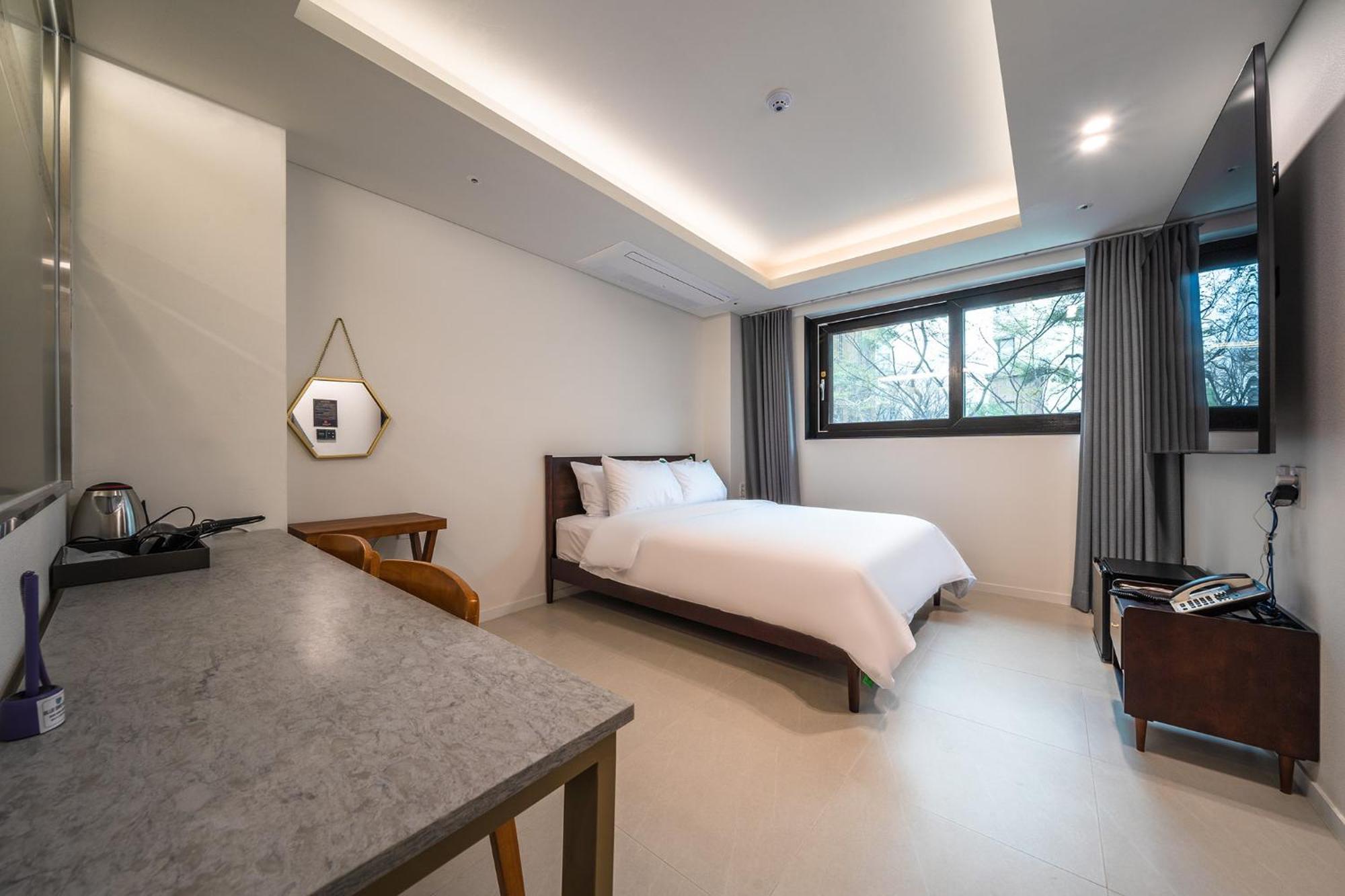 Bluebird Hotel Инчон Екстериор снимка