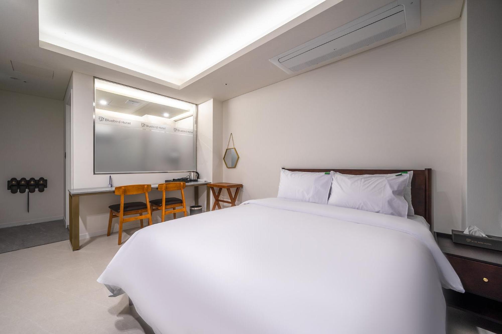 Bluebird Hotel Инчон Екстериор снимка